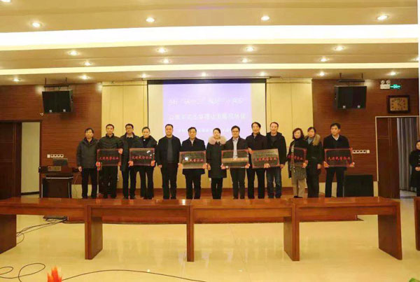 隆華科技被授予“百企包百戶”精準(zhǔn)扶貧行動(dòng)先進(jìn)民企稱(chēng)號(hào)