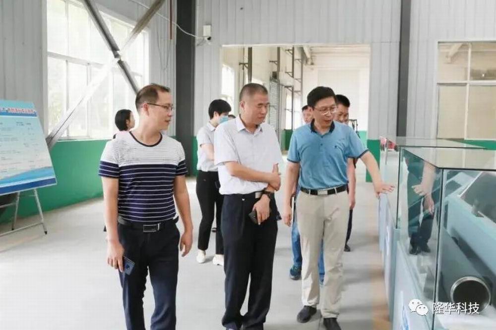 省工信廳電子信息處處長(zhǎng)盧欽華一行到洛陽(yáng)晶聯(lián)調(diào)研