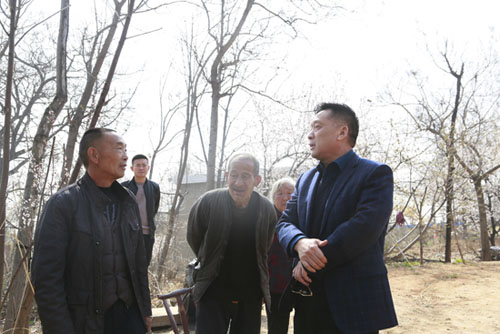 隆華黨委書記李占明深入貧困戶調(diào)研，助力精準扶貧